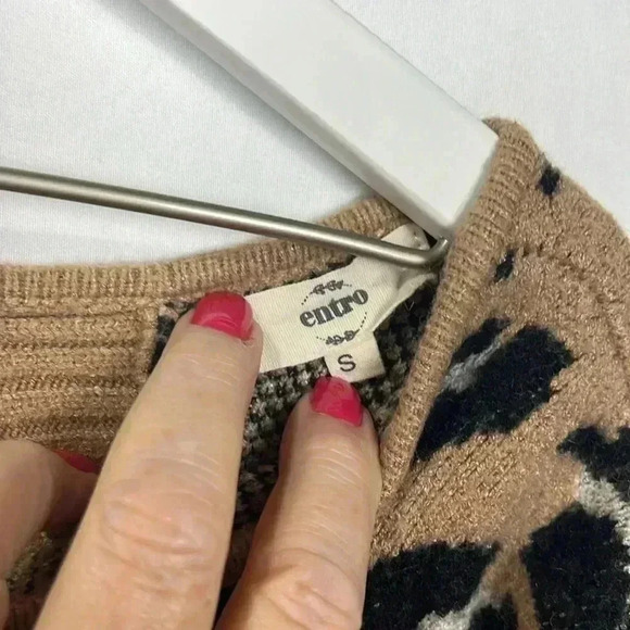 Entro Womens Sweater S Brown Black White Animal Print Pullover Open Back w/Tie - Picture 2 of 14